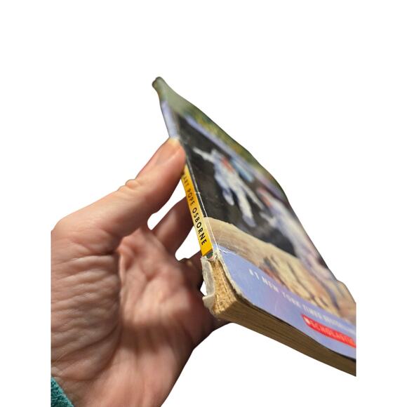 MAGIC TREE HOUSE #8 MIDNIGHT ON THE MOON Mary Pope Osborne Chapter Book - Picture 5 of 9